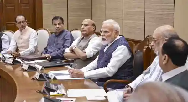 तेल संकट के बीच केंद्र ने उठाया बड़ा कदम, पेट्रोकेमिकल प्रोडक्ट्स पर पर मिलेगी बड़ी छूट