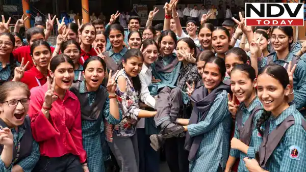 CBSE 10th Result 2026: 93.70% छात्र पास, लड़कियों का दबदबा बरकरार