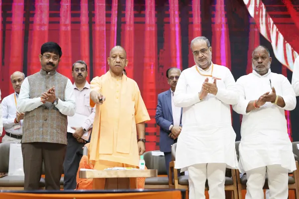 जेवर में ₹6,785 करोड़ का मेगा निवेश, इलेक्ट्रॉनिक्स हब बनने की ओर बढ़ा यूपी; रोजगार को मिलेगी नई रफ्तार
