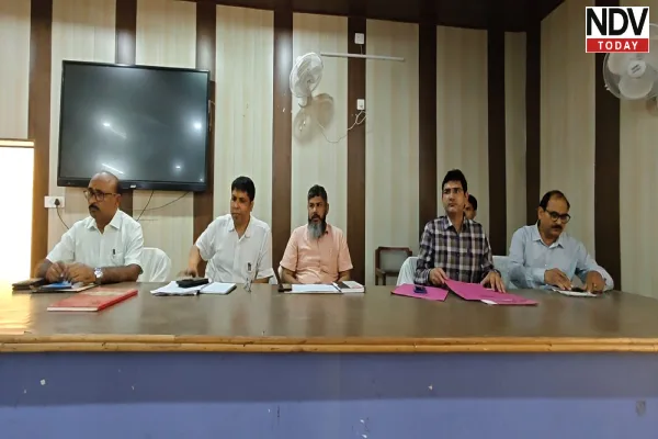 कटेहरी में प्रधानमंत्री आवास योजना की समीक्षा, अधूरे मकानों को जल्द पूरा कराने के निर्देश
