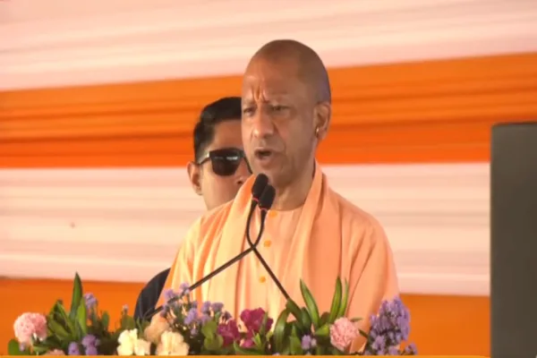 'जो रामभक्तों पर गोली चलवाते थे, वही आज आस्था की बात कर रहे', रामपुर से सीएम योगी का विपक्ष पर बड़ा हमला