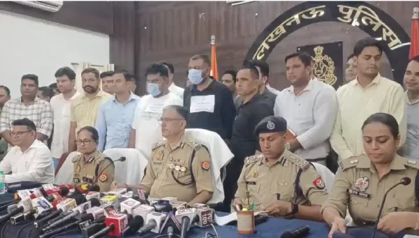 अमेरिका के लोगों को निशाना बनाकर चल रहा था कॉल सेंटर, लखनऊ से 119 साइबर ठग गिरफ्तार