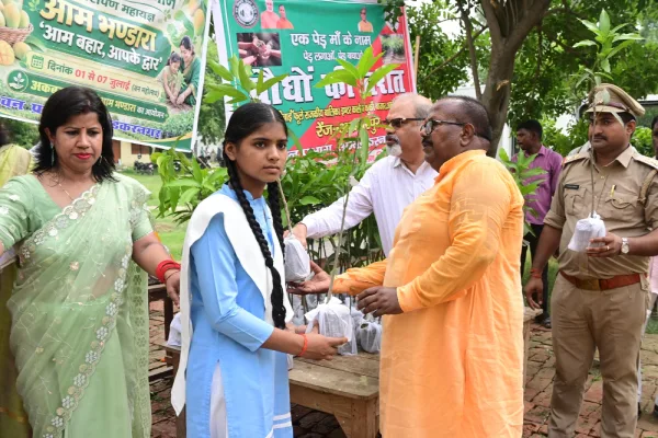 अम्बेडकरनगर में पौधों की बारात बनी वन महोत्सव की सबसे बड़ी पहचान
