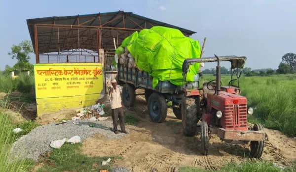 गांव-गांव से हटने लगा प्लास्टिक का पहाड़, एक दिन में 9 ब्लॉकों से जुटा टनों कचरा; अब हर शनिवार चलेगा अभियान