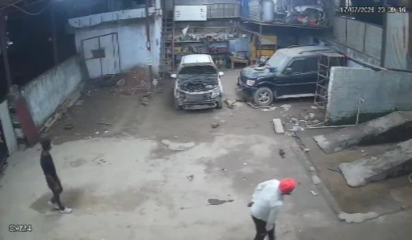 चेहरे पर मास्क, हाथ में चोरी का इरादा... लखनऊ में बेखौफ चोर की करतूत कैमरे में कैद