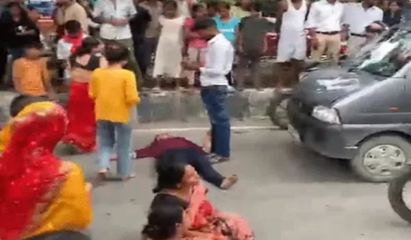 इलाज के बीच हुई पैसों की मांग या फैली गलतफहमी? युवक की मौत के बाद निजी अस्पताल में फूटा गुस्सा, सड़क पर मचा बवाल