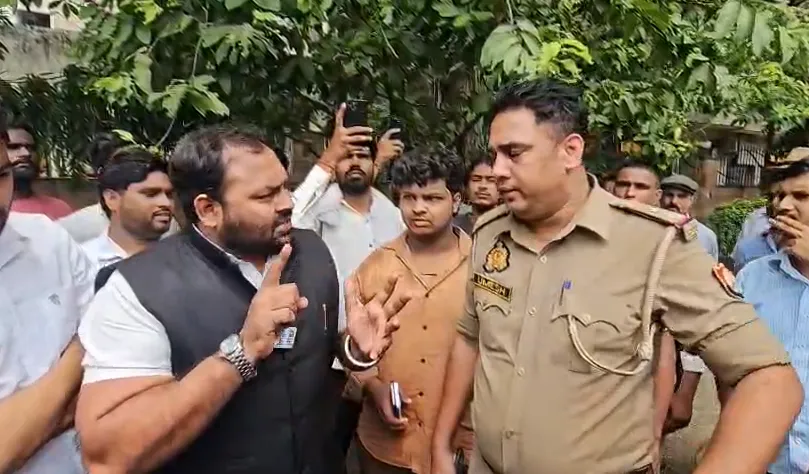 अंबेडकर पार्क में रवि गौतम के कार्यक्रम से पहले बढ़ा तनाव, भारी पुलिस बल तैनात - मौके पर हुई तीखी नोकझोंक