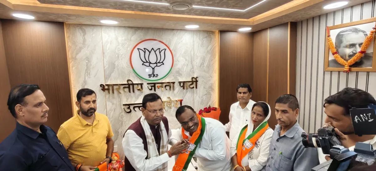 हापुड़ की राजनीति में बड़ा बदलाव, बसपा से निष्कासित पालिका अध्यक्ष पुष्पा देवी ने थामा भाजपा का दामन