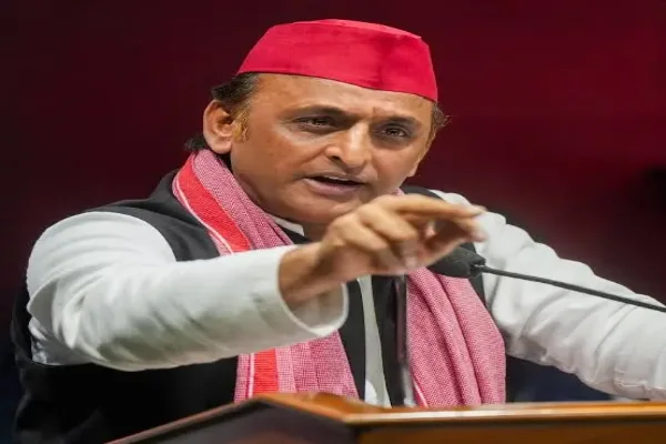 'गाड़ी नहीं, सरकार पलटने से बची थी'- ब्राह्मण मंच से अखिलेश यादव का बड़ा राजनीतिक बयान