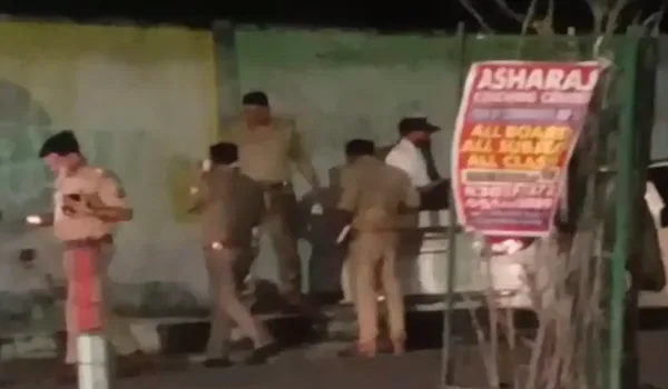 लखनऊ के आशियाना में तीन दिन से खड़ी कार से युवक का शव बरामद, पुलिस जांच में जुटी