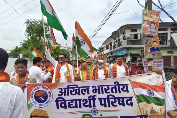 रामनगर में यूनियन इंटर कॉलेज से निकली तिरंगा यात्रा, सैकड़ों छात्र हुए शामिल