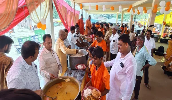 कांवड़ियों से पटा अम्बेडकरनगर, हर-हर महादेव के जयघोष से गूंजा पूरा जिला