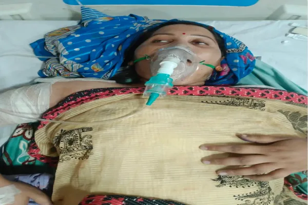 लखनऊ में पांच मिनट तक तार से चिपकी रही महिला, 11 हजार वोल्ट की लाइन बनी वजह