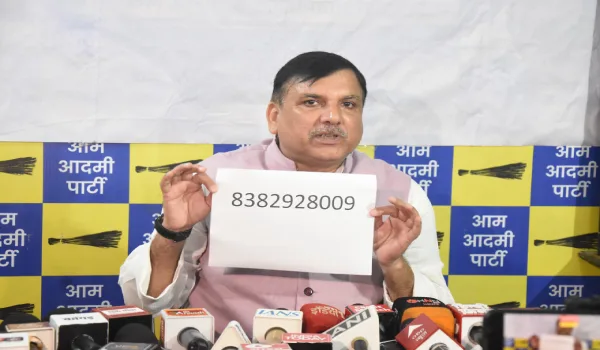 संजय सिंह ने यूपी के 55 सरकारी स्कूलों के वीडियो दिखाए, ‘ऑपरेशन कायाकल्प’ पर सवाल