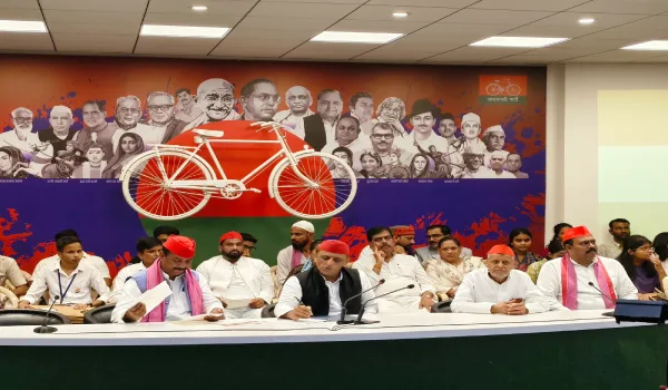 बुलेटप्रूफ जैकेट पर अखिलेश का जवाब, ‘पीडीए’ को लेकर भी भाजपा पर निशाना