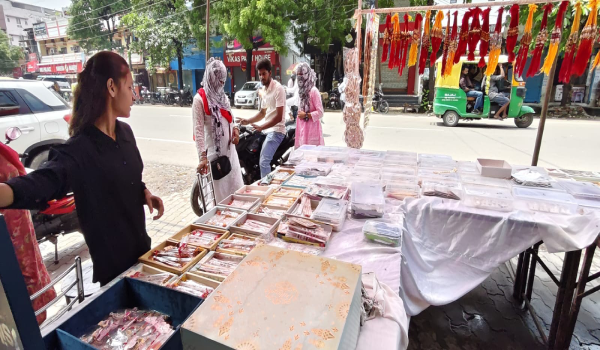 अम्बेडकरनगर में इस बार भाई की कलाई पर सजेगा प्यार का नया रंग