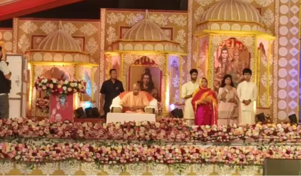रायबरेली पहुंचे सीएम योगी आदित्यनाथ, श्री शिव महापुराण कथा में हुए शामिल