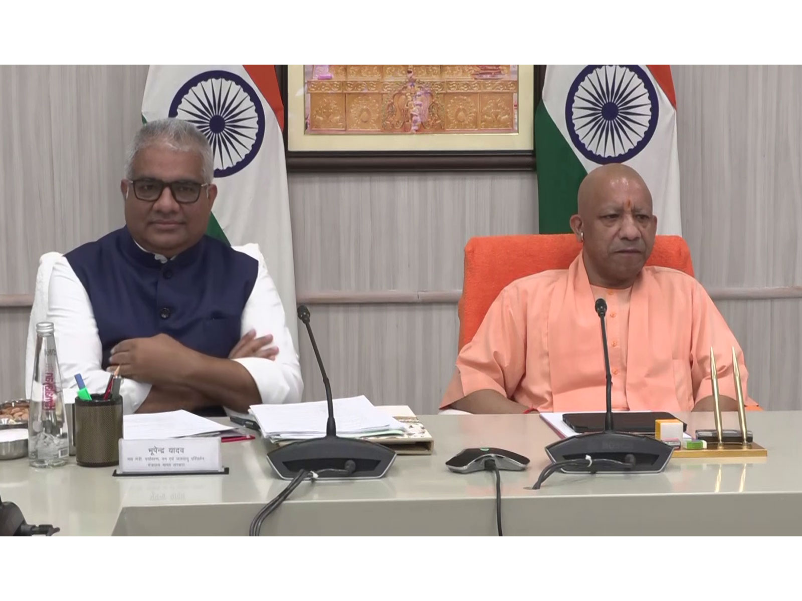 सर्दियों से पहले NCR की हवा पर फोकस, योगी-भूपेंद्र यादव ने 8 जिलों की समीक्षा की
