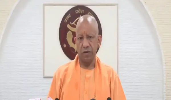 SIR पर सीएम योगी का विपक्ष पर निशाना, बोले- हार पर EVM और चुनाव आयोग को दोष देना गलत