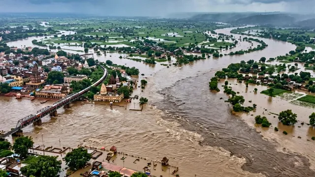 यूपी में बारिश से बिगड़े हालात: 56 मौतें, 1021 मकान क्षतिग्रस्त; सरयू उफान पर