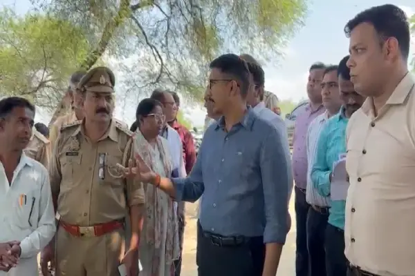 गोमती का पानी पहुंचा गांवों तक, डीएम ने मौके पर पहुंचकर राहत व्यवस्था के निर्देश दिए