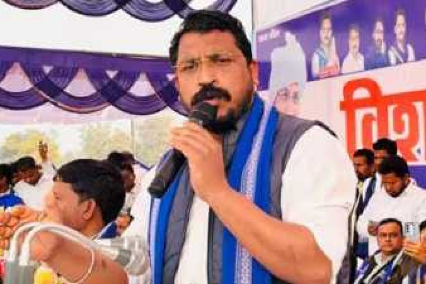 हमसफर ट्रेन में कूड़ेदान पर लगी आज़ादी के नायक की तस्वीर