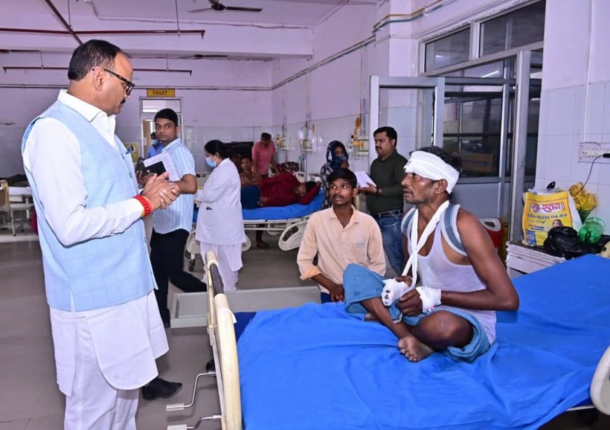 स्ट्रेचर पर पड़े मरीज को देख भड़के डिप्टी सीएम, अस्पताल प्रशासन को लगाई फटकार