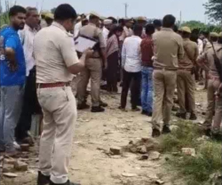 अमरोहा की अवैध पटाखा फैक्ट्री में भीषण ब्लास्ट