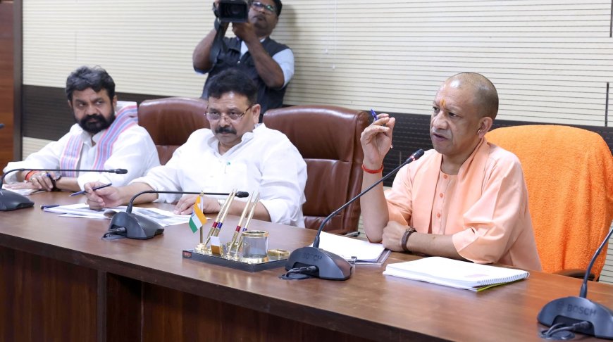 सीएम योगी का निर्देश: विकास हो समय पर, कानून व्यवस्था हो चाक-चौबंद, जलजमाव से मिले निजात