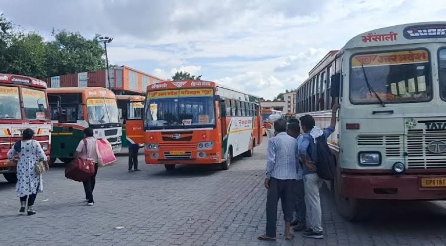 ट्रैफिक में फंसी जनता, मस्ती में सरकारी बसें! - अव्यवस्था से त्रस्त लखनऊ का कमता इलाका